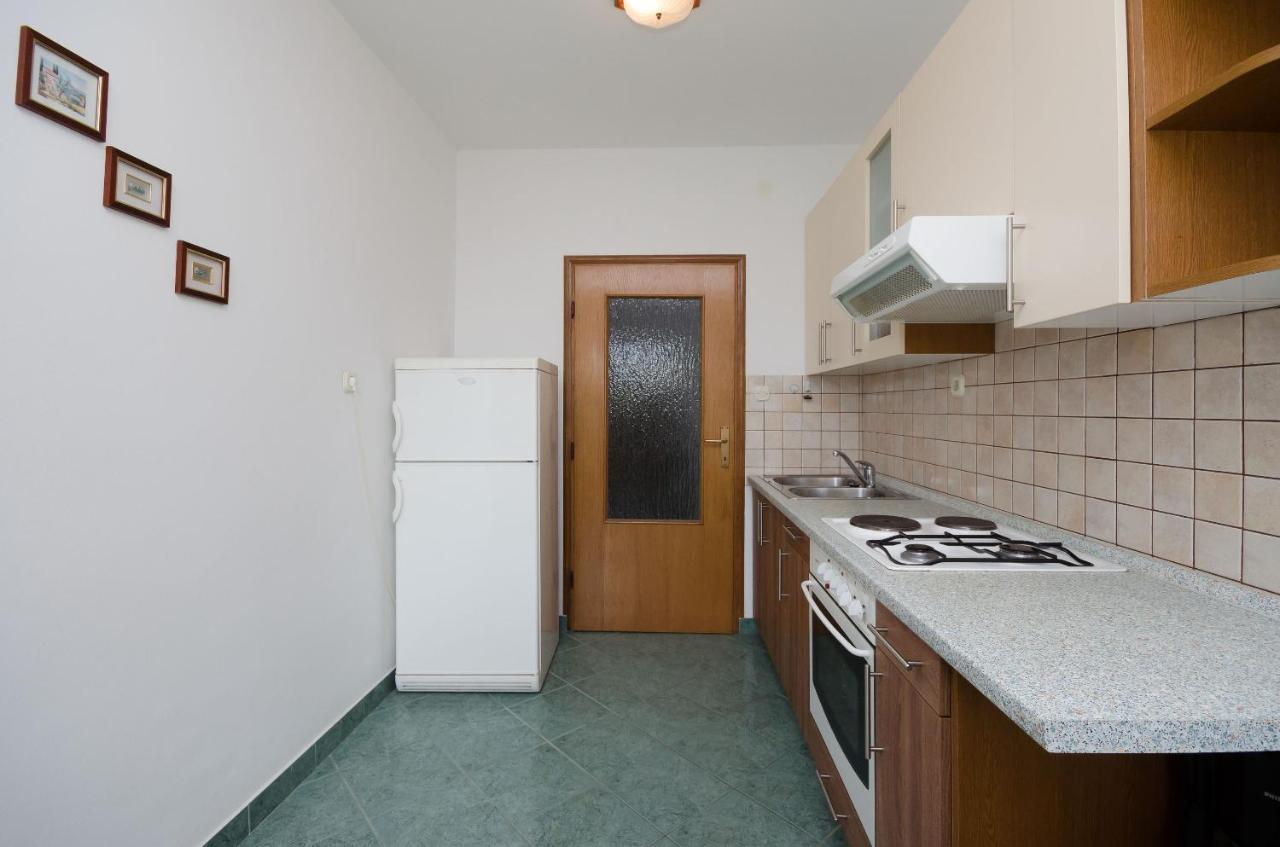 Apartments By The Sea In Лопар Екстериор снимка
