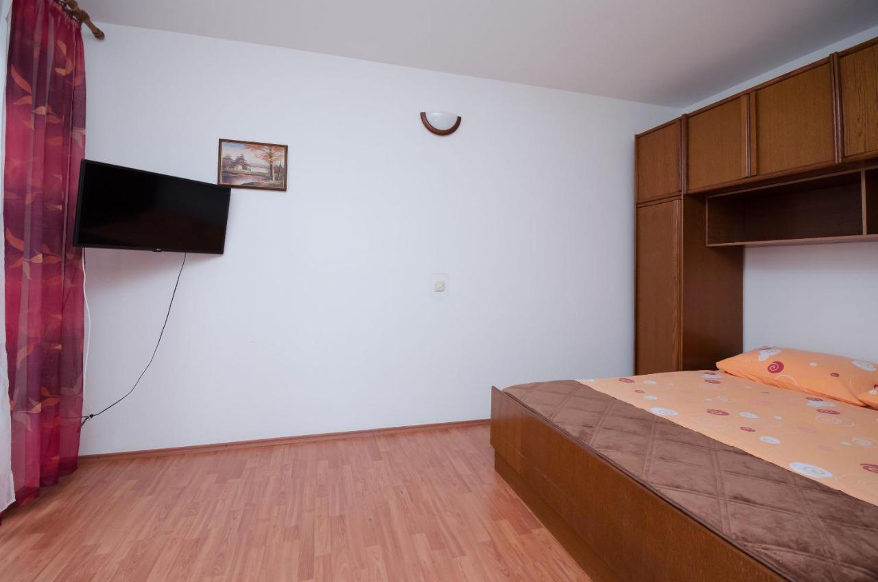 Apartments By The Sea In Лопар Екстериор снимка