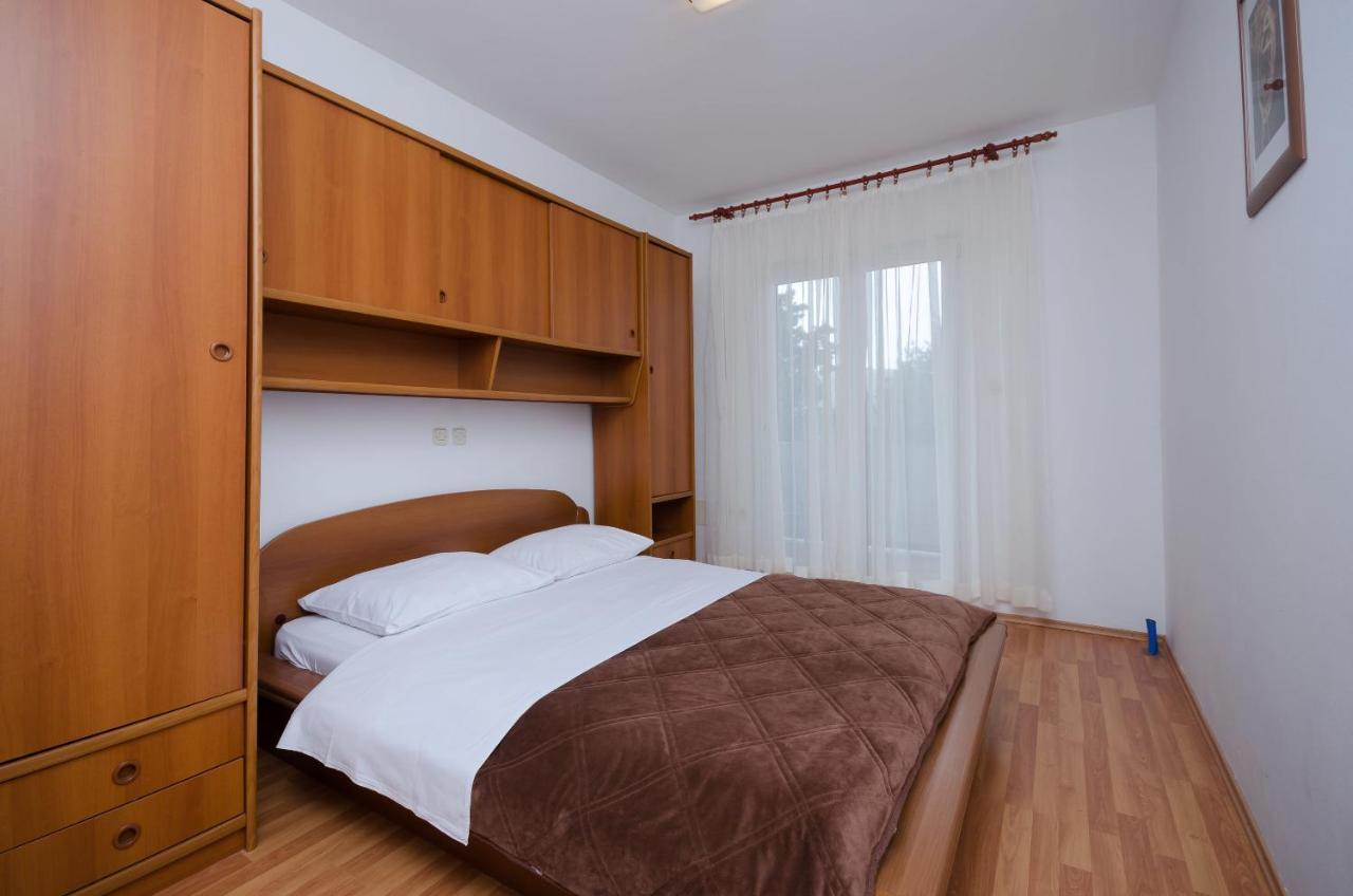 Apartments By The Sea In Лопар Екстериор снимка