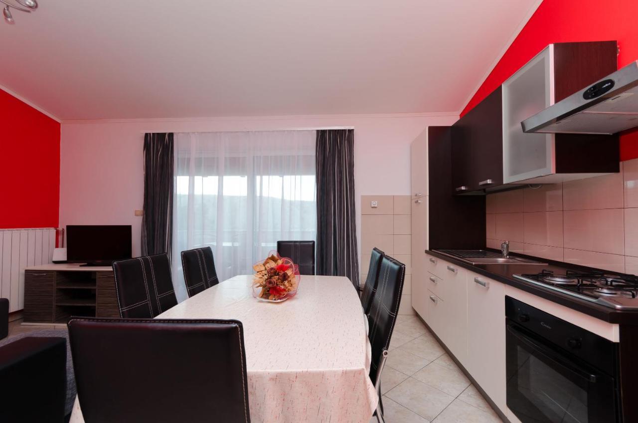 Apartments By The Sea In Лопар Екстериор снимка