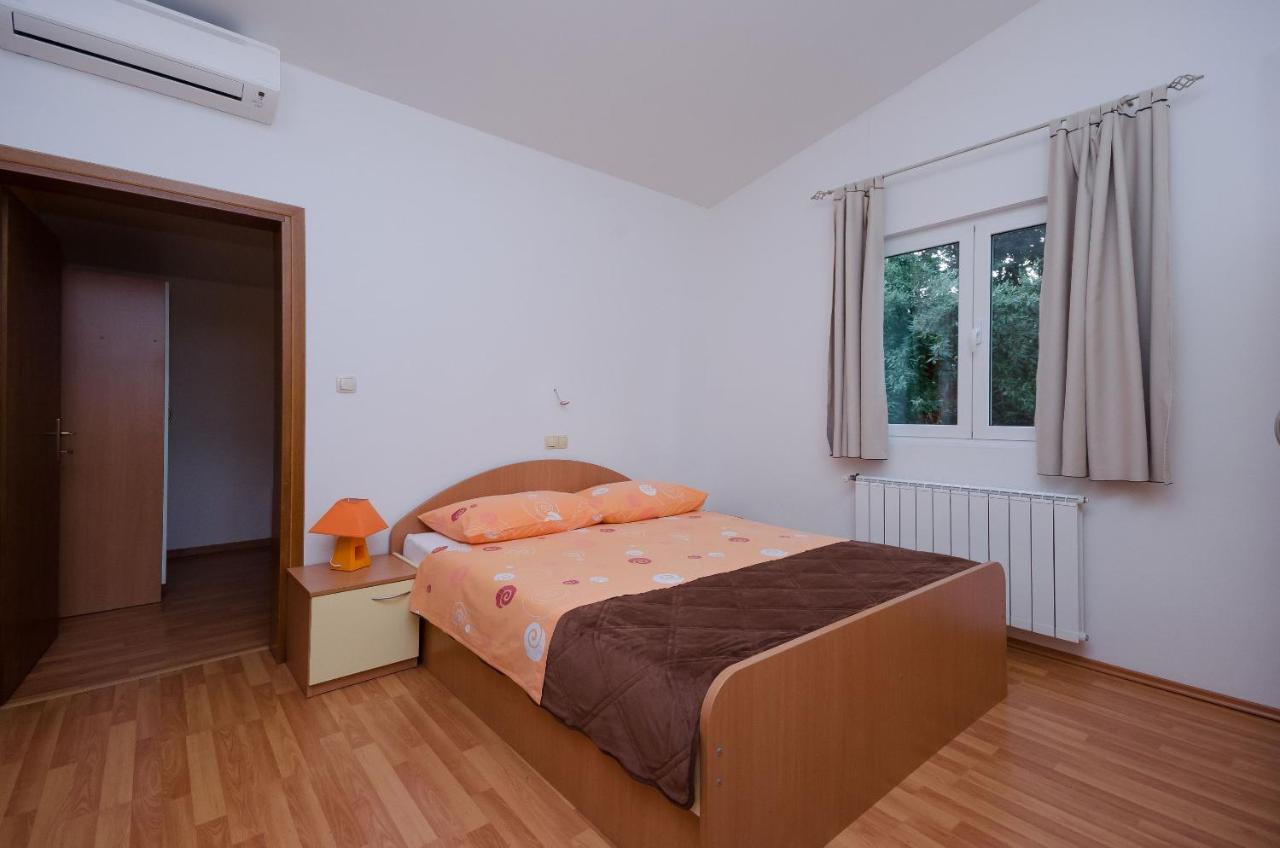 Apartments By The Sea In Лопар Екстериор снимка