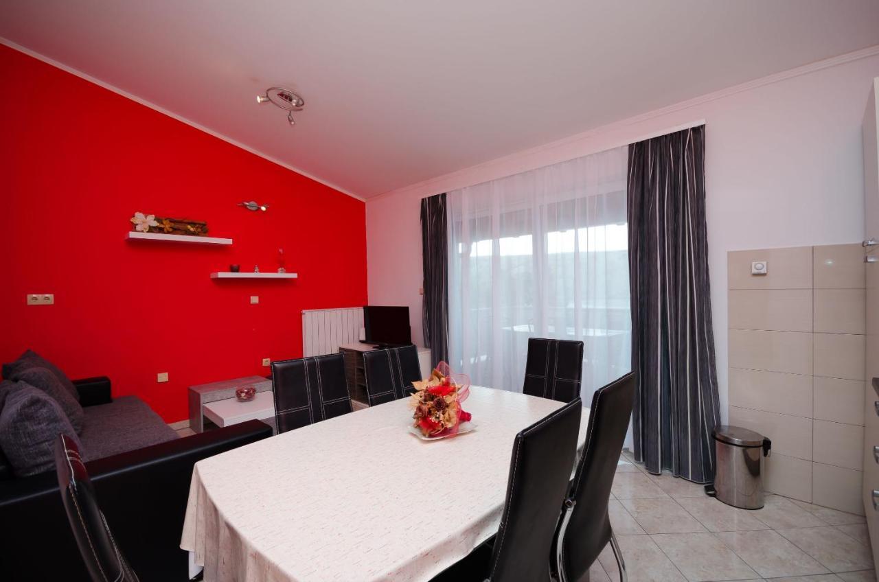 Apartments By The Sea In Лопар Екстериор снимка