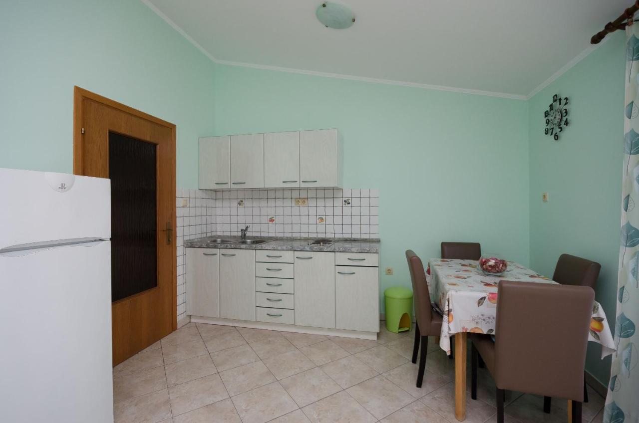 Apartments By The Sea In Лопар Екстериор снимка