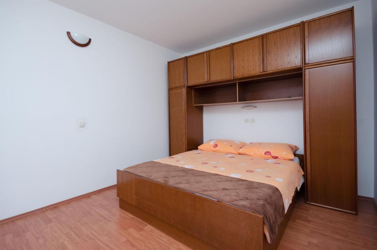 Apartments By The Sea In Лопар Екстериор снимка