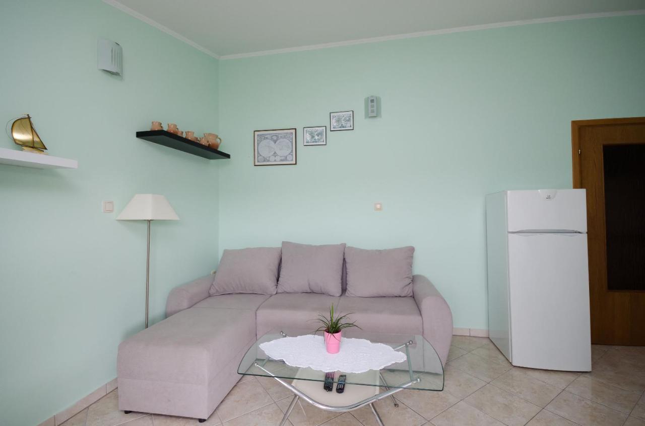 Apartments By The Sea In Лопар Екстериор снимка