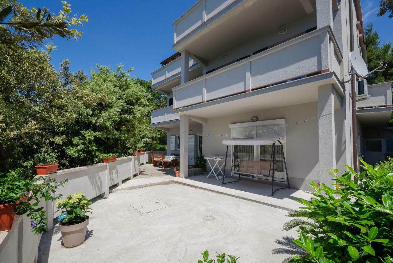 Apartments By The Sea In Лопар Екстериор снимка