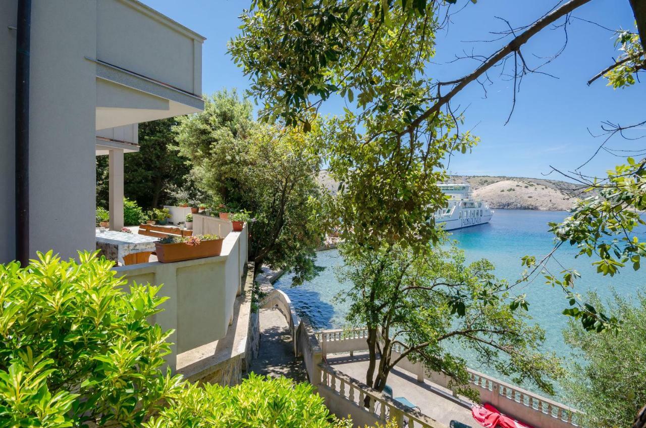 Apartments By The Sea In Лопар Екстериор снимка
